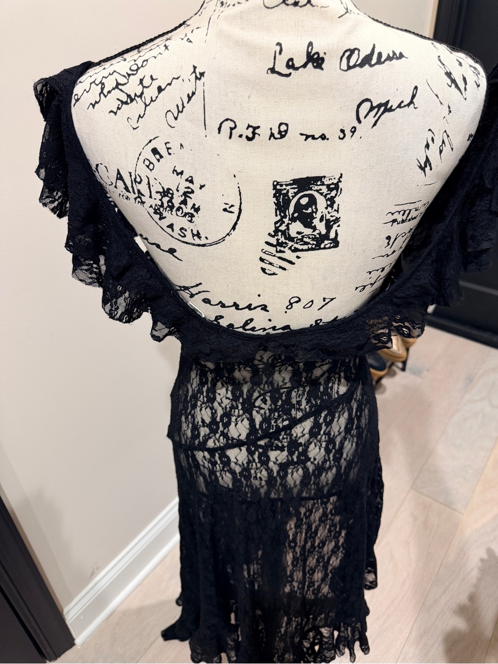 Kimchi Blue - Black Lace Dress with Tie-Front Detail Asymmetrical size M - Picture 5 of 6